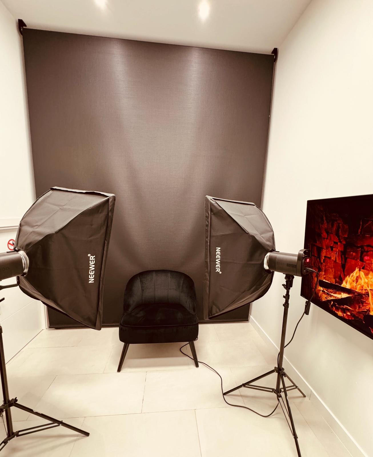 https://pedrocitoler.es/wp-content/uploads/2024/05/sala-de-fotos-j.jpg